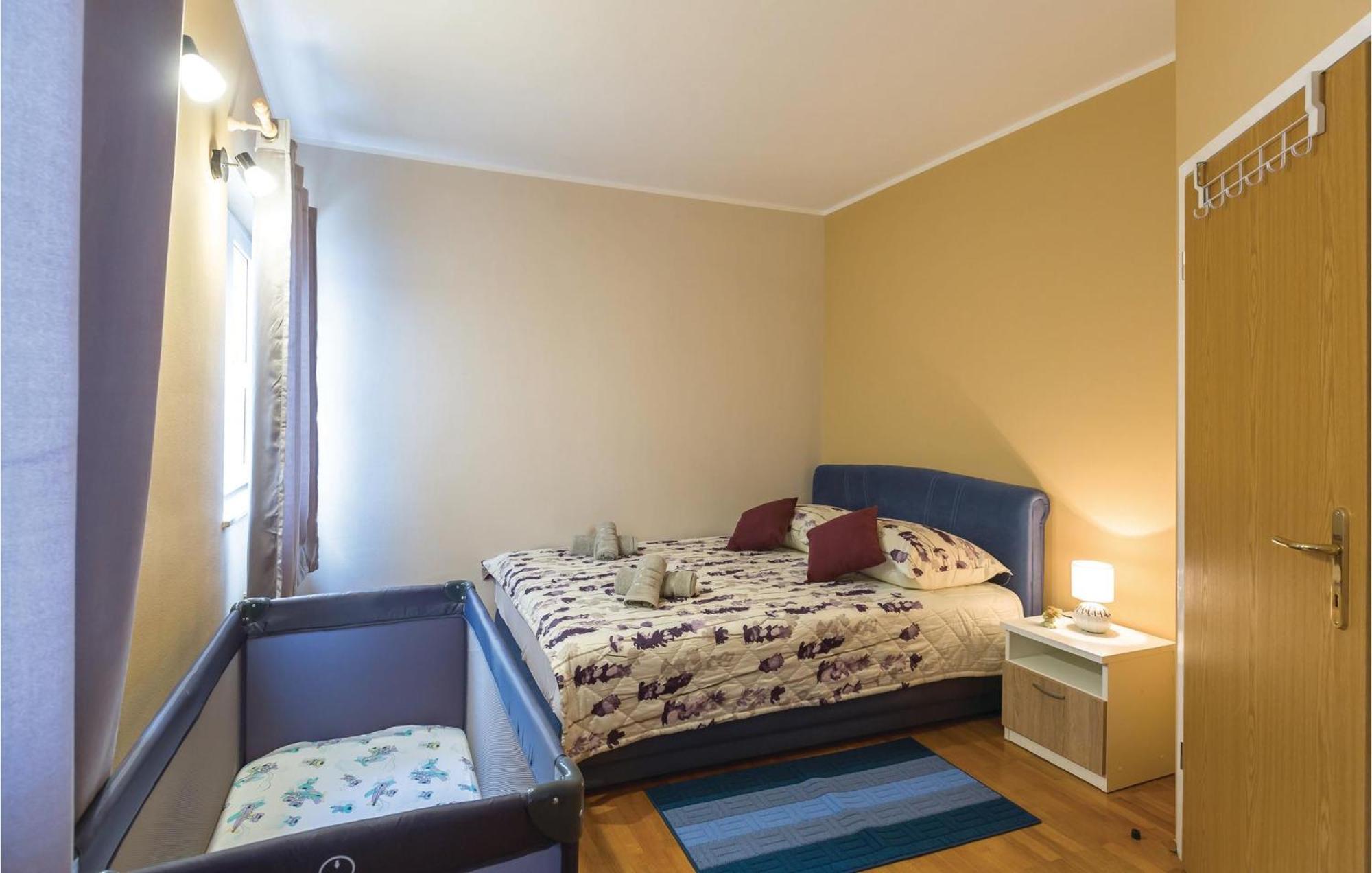 Stunning Apartment In Makarska With Kitchen Esterno foto