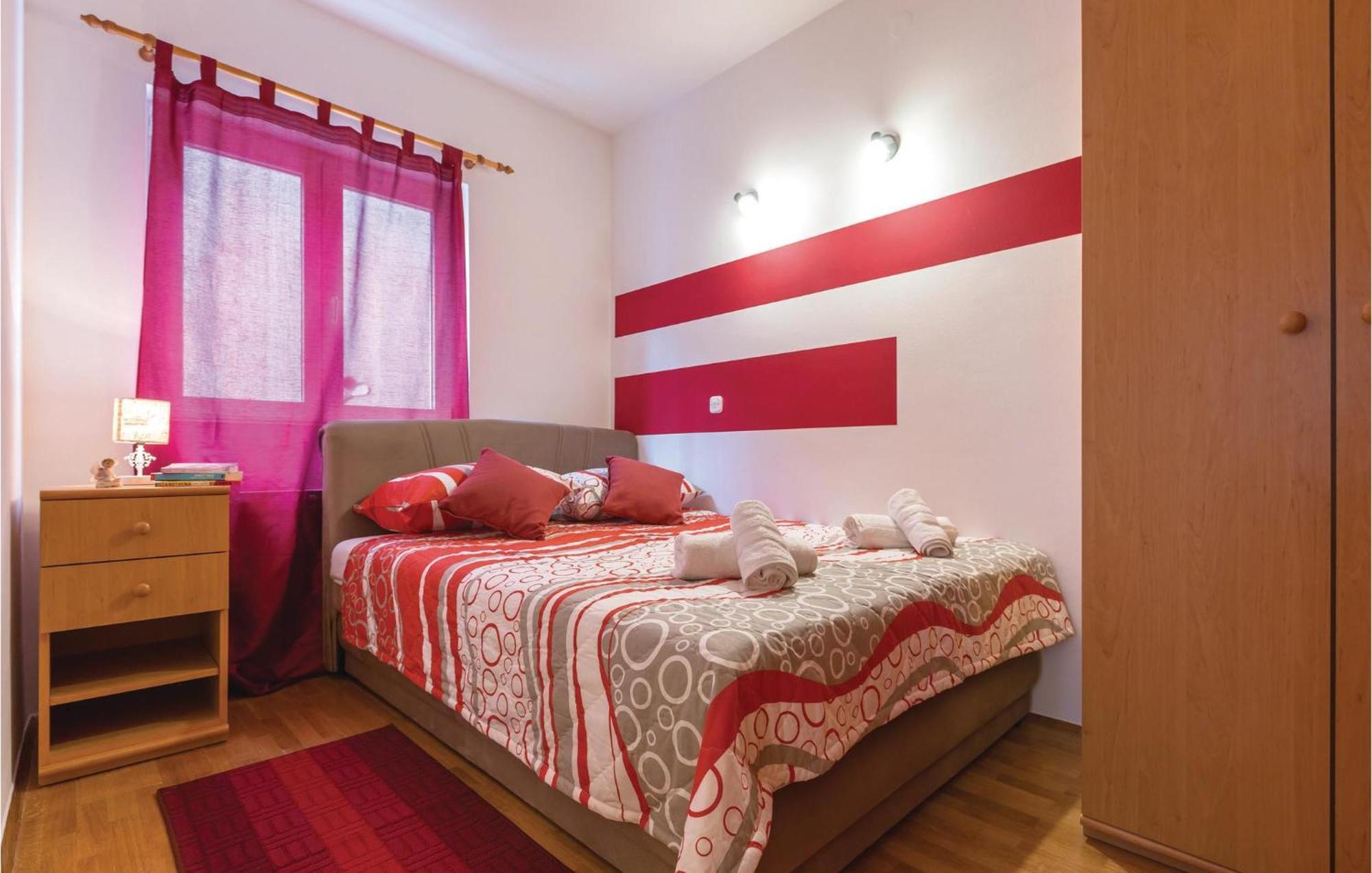 Stunning Apartment In Makarska With Kitchen Esterno foto