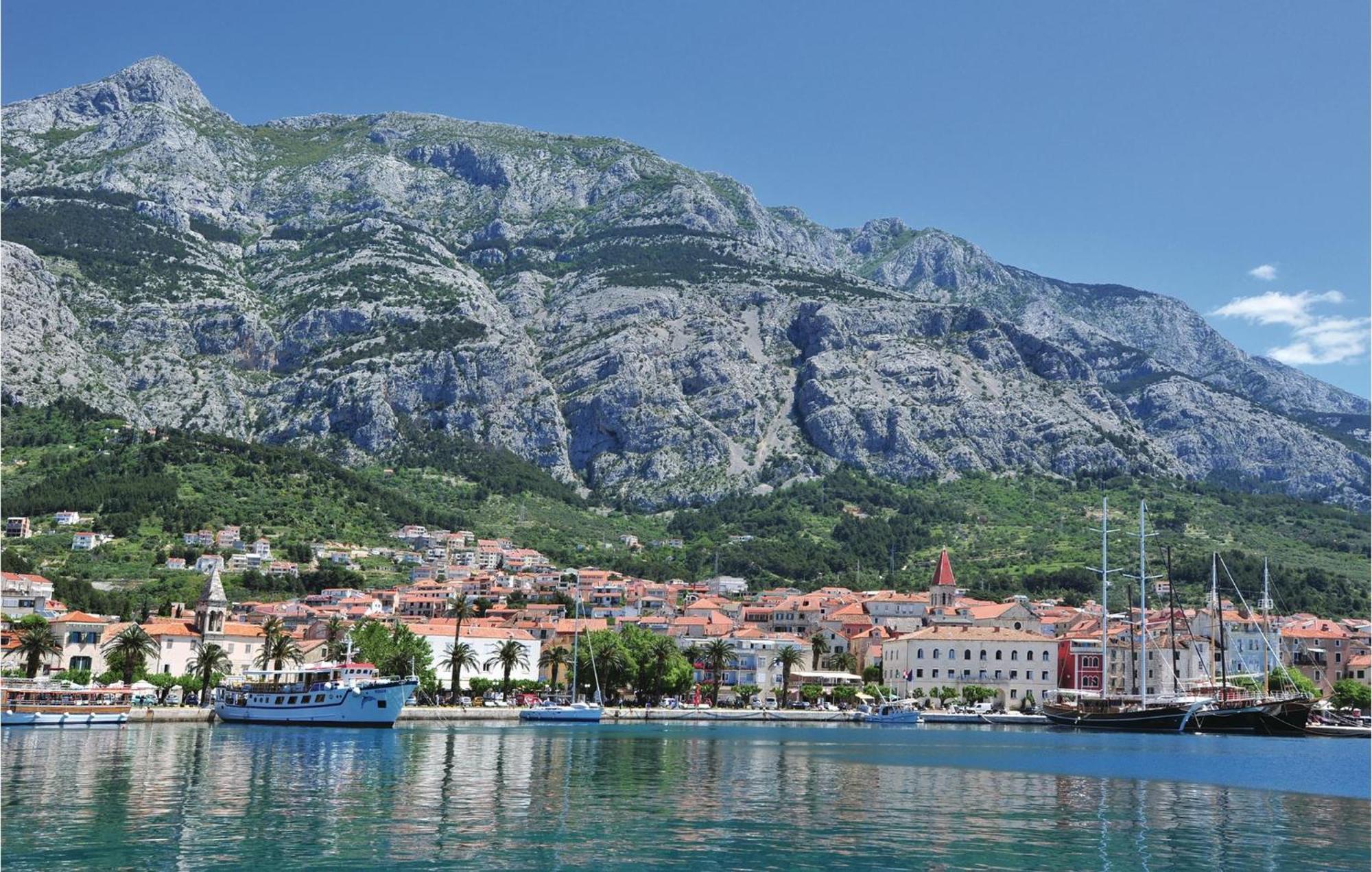 Stunning Apartment In Makarska With Kitchen Esterno foto