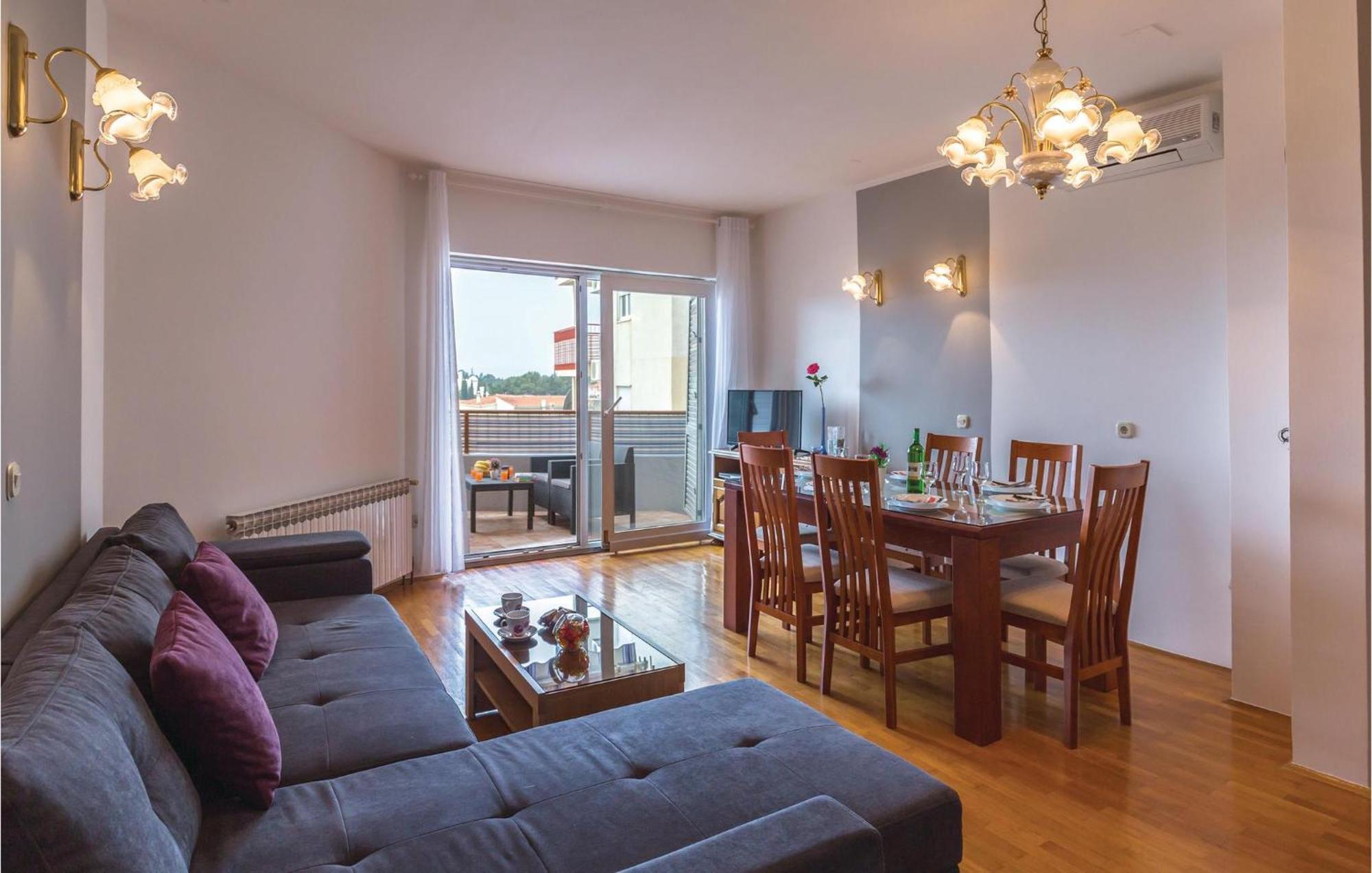 Stunning Apartment In Makarska With Kitchen Esterno foto