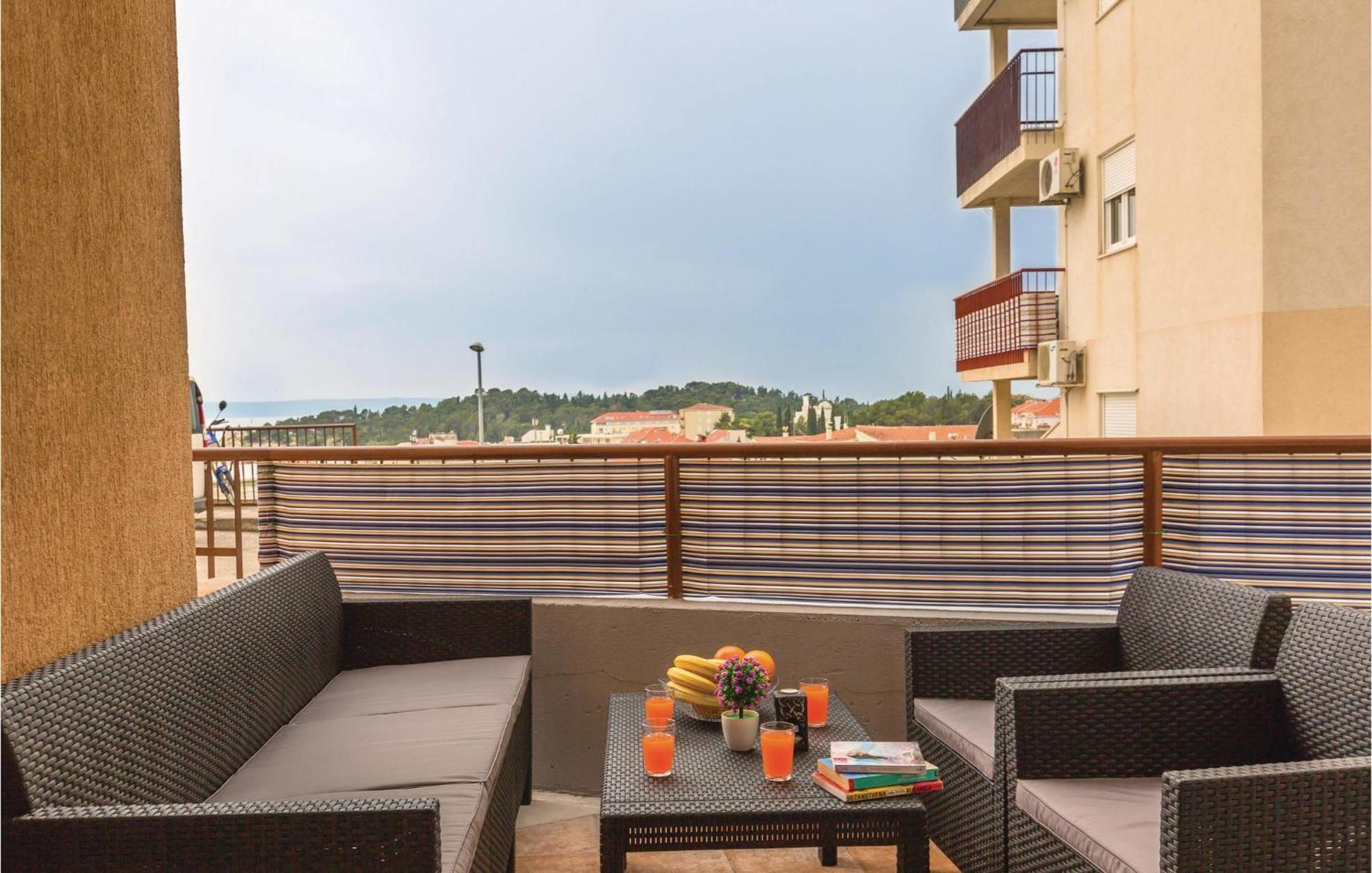 Stunning Apartment In Makarska With Kitchen Esterno foto